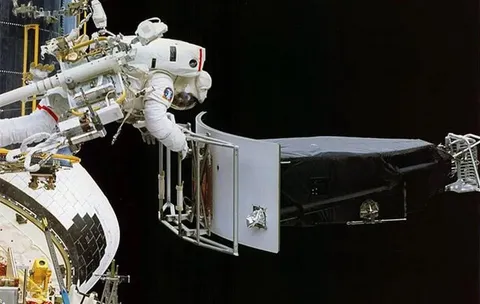 Astronaut Jeffrey Hoffman removes the Wide Field and Planetary Camera 1 (WFPC 1) during the first Hubble servicing mission (SM1), which took place in…