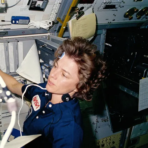 61a 18 001a Astronaut Bonnie Dunbar preparing to perform bio medical test