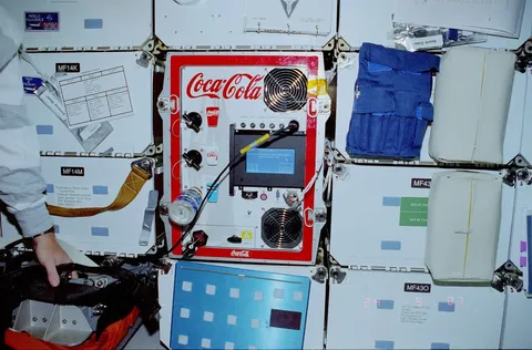 Fluids Generic Bioprocessing Apparatus (FBGA) 2 on the Endeavour's middeck