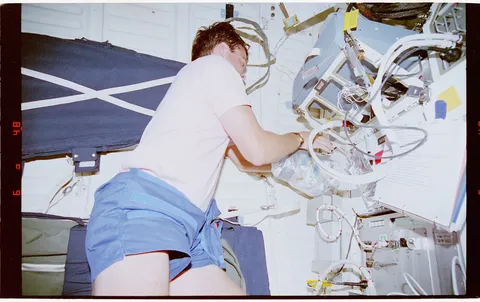 345 025 Kregel stuffs a bag of dry trash into Volume B MA4J DPLA adfca640c35e630778a590f03da7df6a