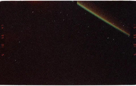 17 031 Earth limb under a star filled sky DPLA e1ef4d96be11d304e42302b7eb67d3a1