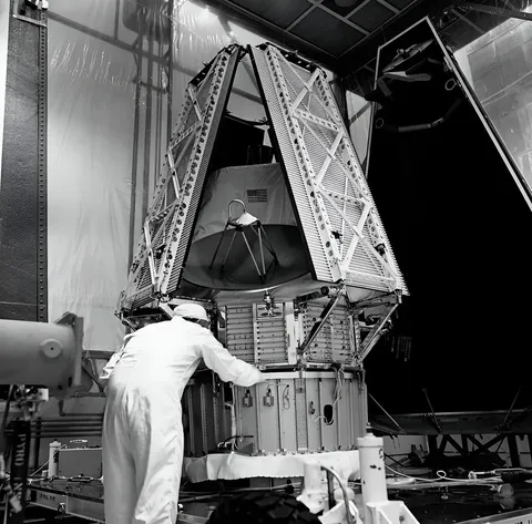 Mariner 9 undergoes final checks