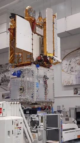 Mating of SWOT Payload in Cannes
