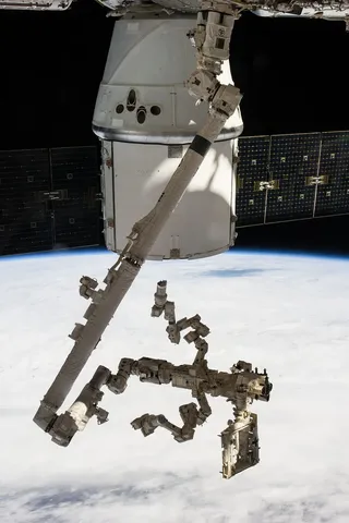 Dragon CRS 3, Canadarm2, and Dextre