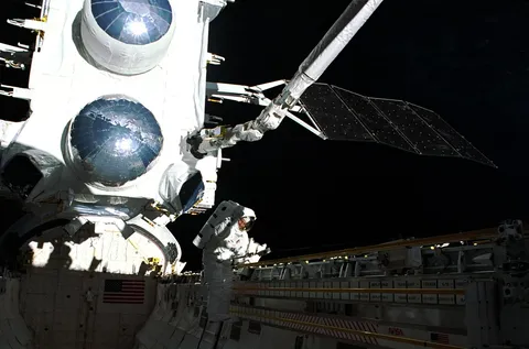 NASA image STS37 051 021 Jay Apt on the first EVA of STS 37 with CGRO