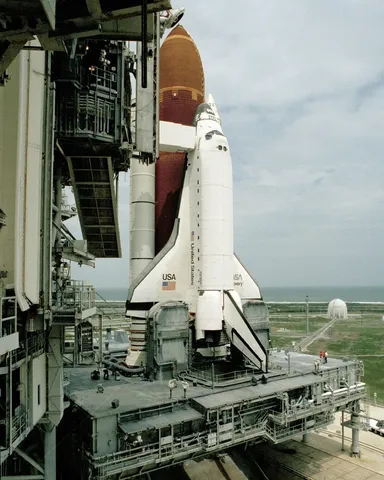 Discovery and launch platform during STS 31 prelaunch preparations