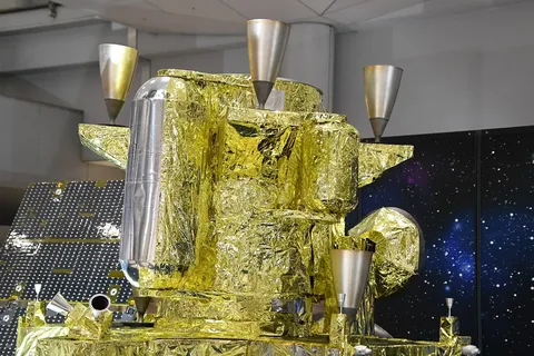火星衛星探査機 MMX（1/2スケール模型） 500N級軌道制御用メインエンジン（OME）。2024年10月19日 東京ビッグサイトで開催された2024国際航空宇宙展（JA2024） 1階アトリウムにて。