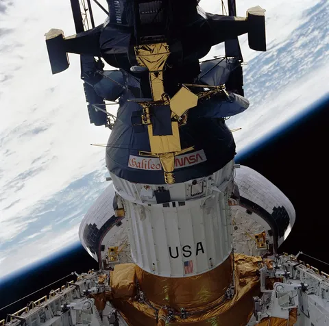 1989 s34 Galileo Deploy1