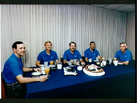 STS-36 Atlantis, OV-104, crew eats preflight breakfast at the Kennedy Space Center's Operations and Checkout Building.