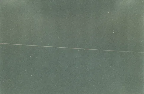 Satelliten-Strichspur, 2 Minuten auf Kodak PJC1600 mit 70mm/f4,5 belichtet: Mir (16609 = 1986-017A): im Bild von 20:45:53 bis 20:46:27 UT, Höhe 395…