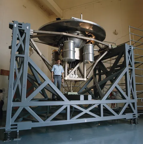 Wake Shield Facility in the Vibration & Acoustics Test Facility before STS 60