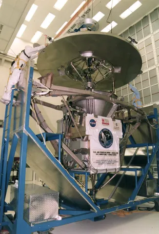 Wake Shield Facility in Hangar AE prior to STS 69