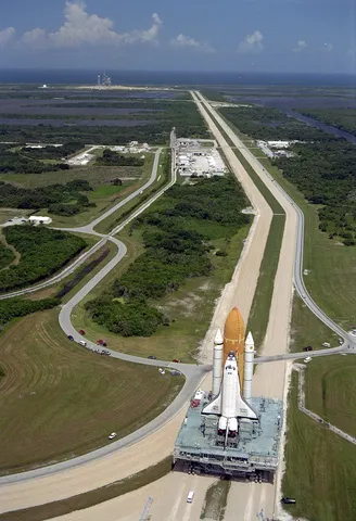 STS 79 Rollout 000967