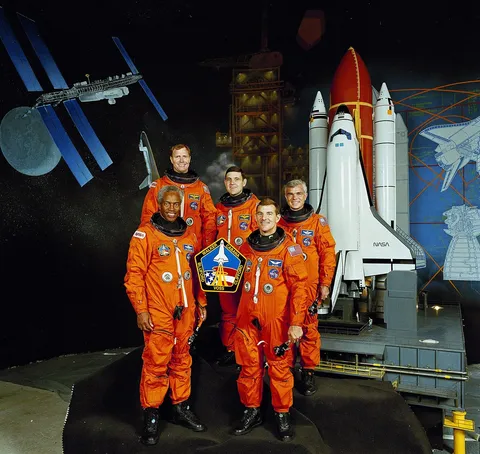Sts 53 crew