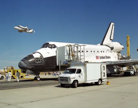 Endeavour with Columbia Ferry Flyby 001996