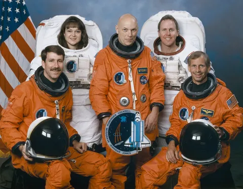 STS 80 crew