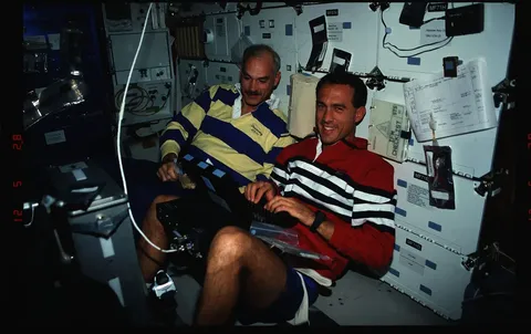 02 017 Crewmembers in middeck of orbiter DPLA 8a5a8a3bffa62d2e241021b06b6bf2de