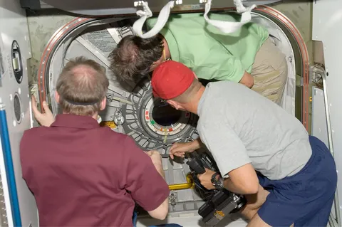 Iss020e037104