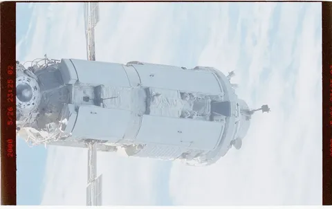 305 024 Views of the Nadir side of the ISS DPLA 7fb714183da0211c46b0f4e18750be52