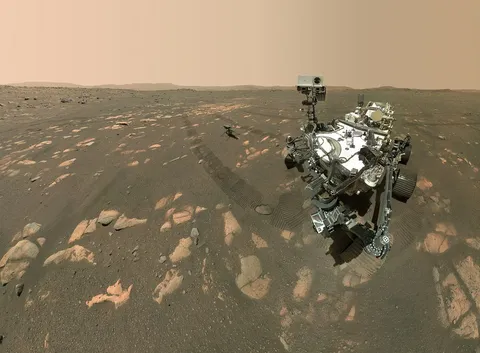 Perseverance's selfie with the Ingenuity helicopter