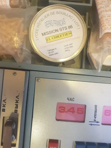 Le confit de canard de Jean-Loup Chrétien dans la station Mir (Cité de l'Espace...)